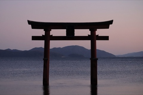 滋賀縣白髭神社：湖畔的靜謐神聖（滋賀縣）