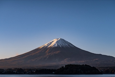 朝陽映照下的富士山 山梨縣赤富士（山梨縣）