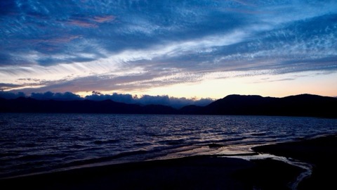 田沢湖の夕暮れ
