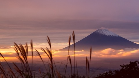 靜岡初秋暮色，箱根天際線上的富士山晚霞（靜岡縣）