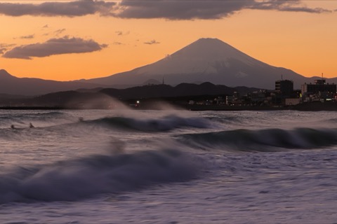 茅ヶ崎的海邊夕暮——遠眺富士山的靜謐時刻（神奈川縣）