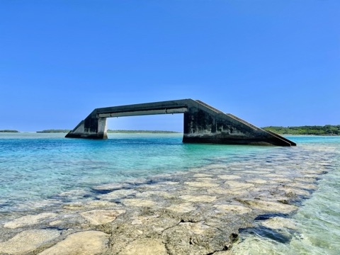 沖繩久米島的潮汐幻橋，海中浮現的秘境（沖繩縣）