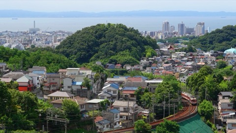 鵯越的縮景——神戸電鐵與遠山的對話（Toru 攝）