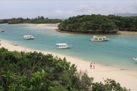 沖繩石垣島川平灣　翡翠色海水的靜謐（沖繩縣）