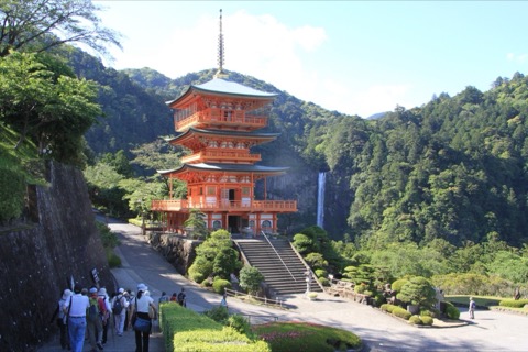 和歌山熊野三山 青岸渡寺前的三重塔與那智瀑布（和歌山縣）