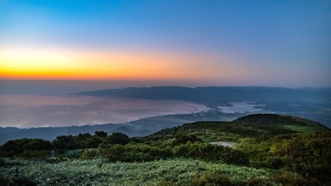 新潟 佐渡ドンデン山 日出前的島之黎明（新潟縣）
