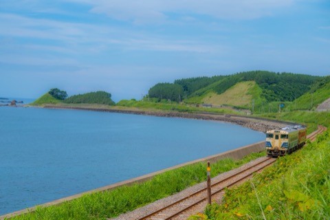 俯瞰日本海的青森縣寧靜海岸風景（青森縣）