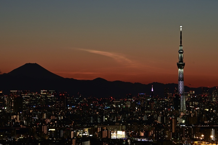 夕焼けと富士山とスカイツリー（千葉県）