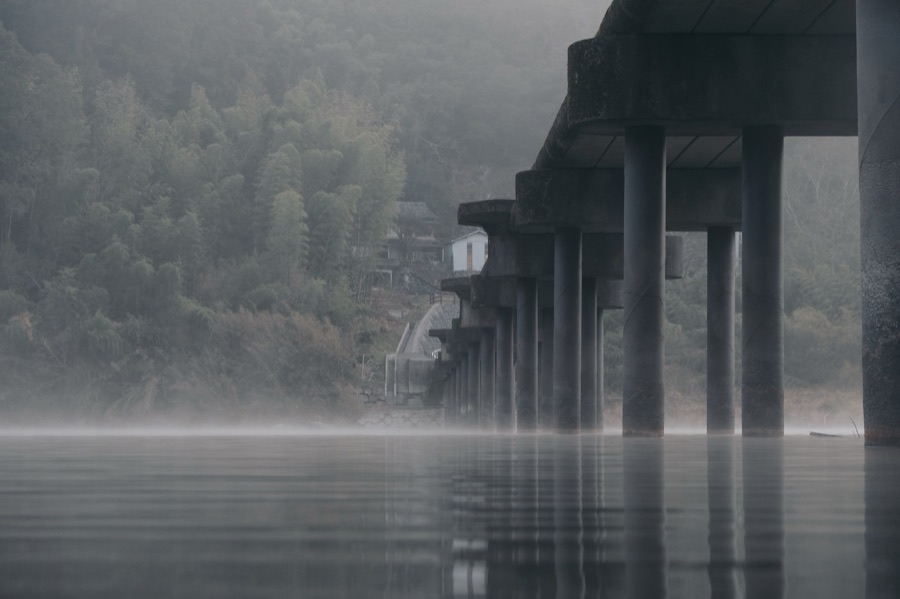 朝霧の沈下橋（高知県）
