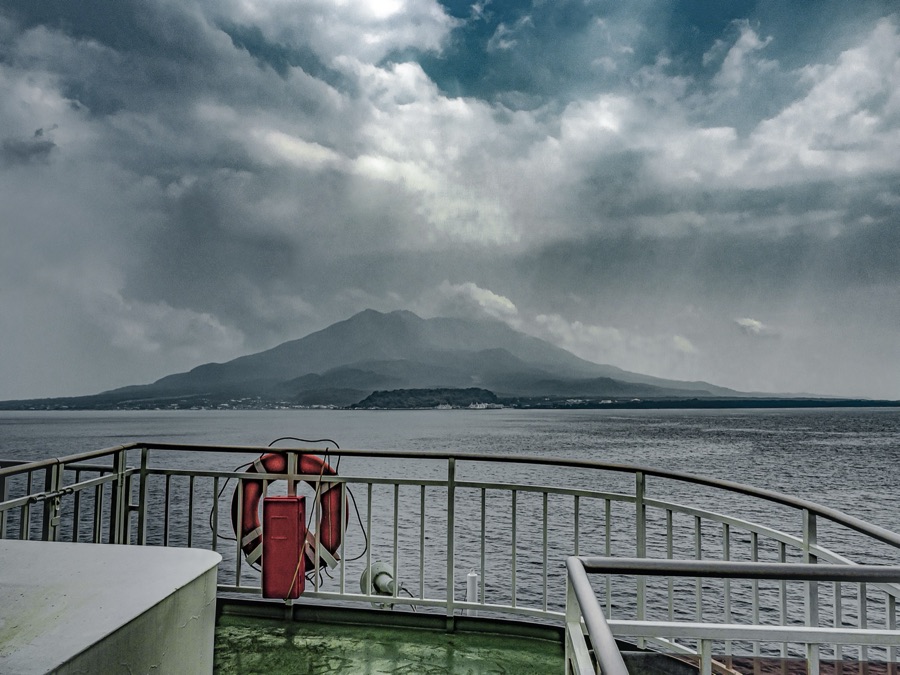フェリーから見る桜島（鹿児島県）