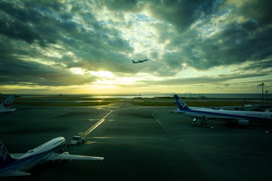トワイライトの那覇空港（沖縄県）