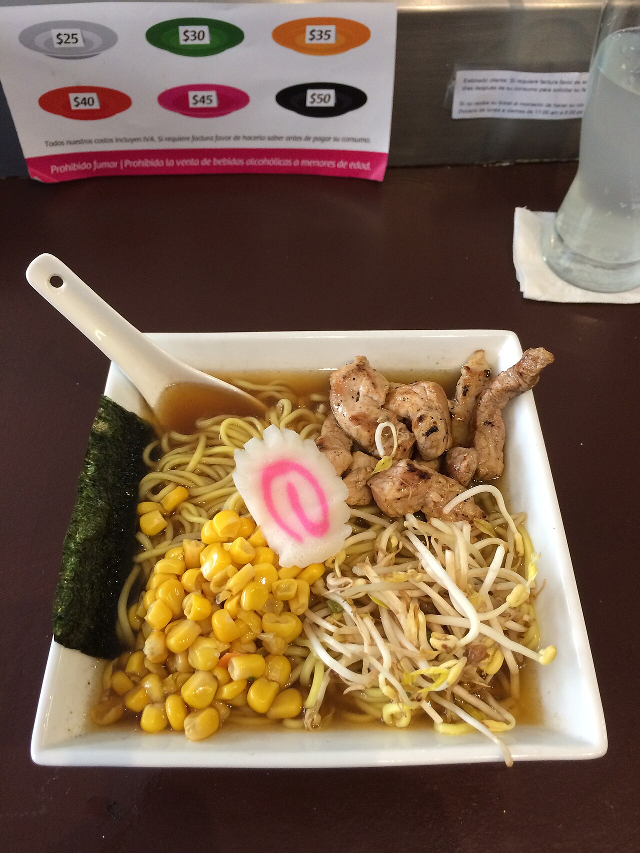 方形拉麵碗（資料照片）